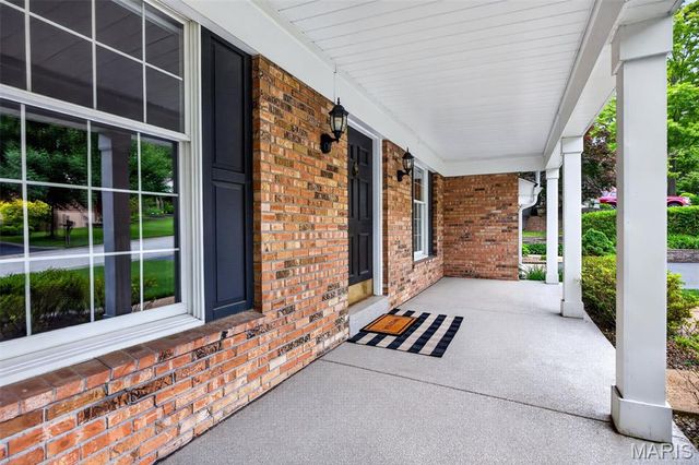 12464 Meadow Green Place, St Louis, MO 63141