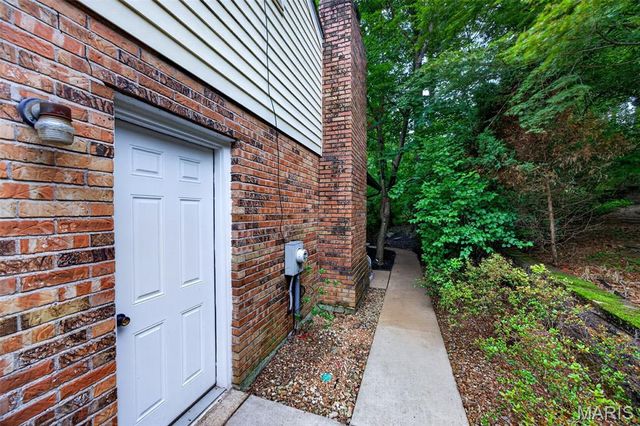 12464 Meadow Green Place, St Louis, MO 63141