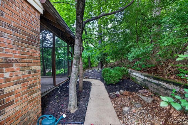 12464 Meadow Green Place, St Louis, MO 63141