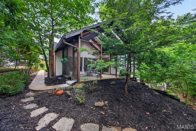 12464 Meadow Green Place, St Louis, MO 63141