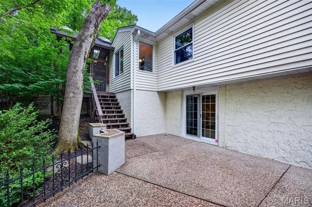 12464 Meadow Green Place, St Louis, MO 63141