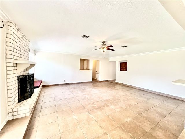 105 Chispa Dr, Portland, TX 78374