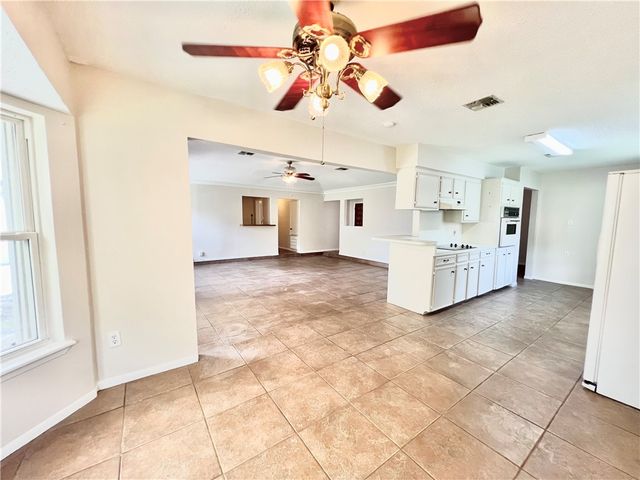105 Chispa Dr, Portland, TX 78374