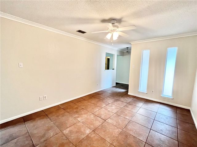 105 Chispa Dr, Portland, TX 78374