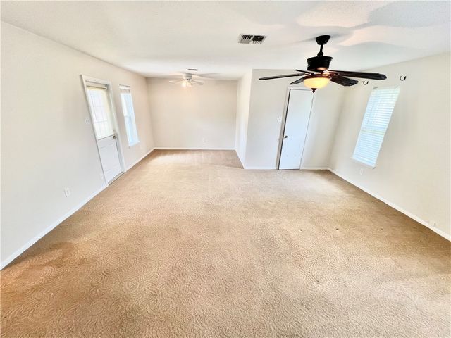 105 Chispa Dr, Portland, TX 78374
