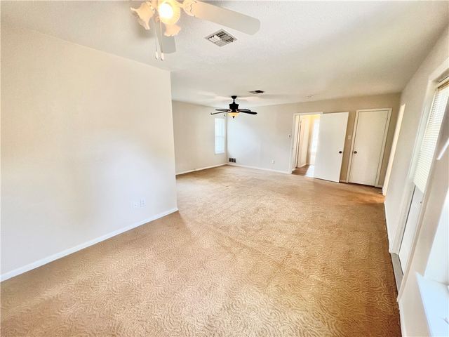 105 Chispa Dr, Portland, TX 78374