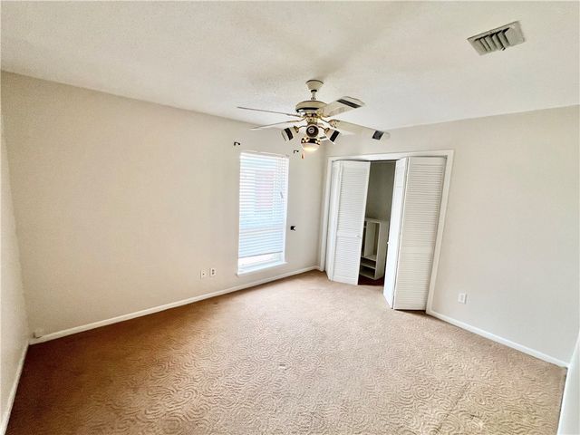 105 Chispa Dr, Portland, TX 78374