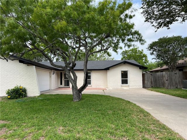 105 Chispa Dr, Portland, TX 78374