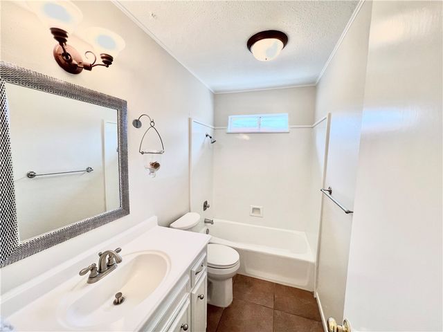 105 Chispa Dr, Portland, TX 78374