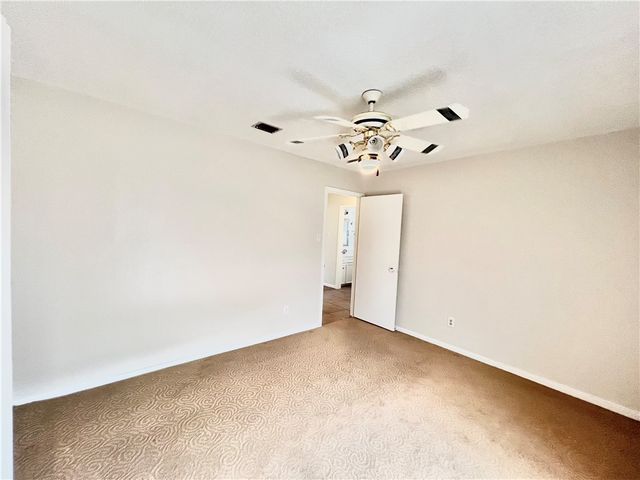 105 Chispa Dr, Portland, TX 78374