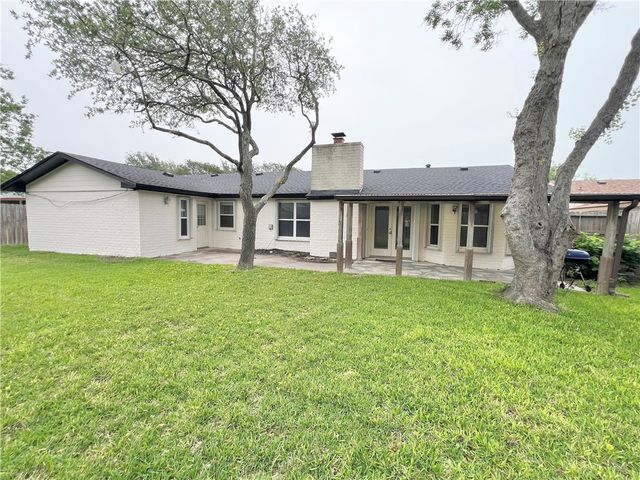 105 Chispa Dr, Portland, TX 78374