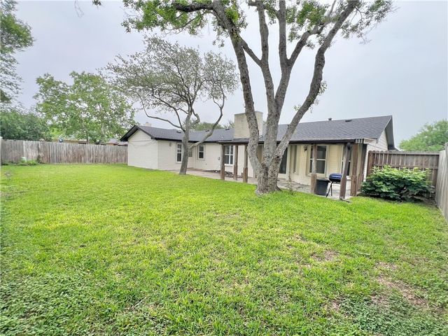 105 Chispa Dr, Portland, TX 78374
