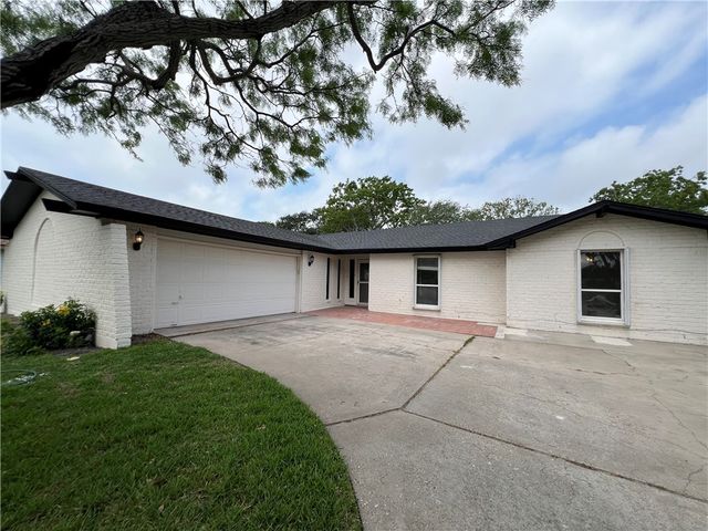 105 Chispa Dr, Portland, TX 78374