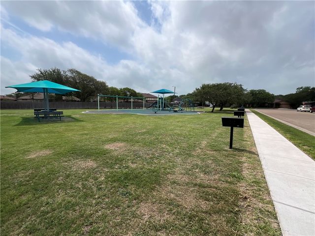 105 Chispa Dr, Portland, TX 78374