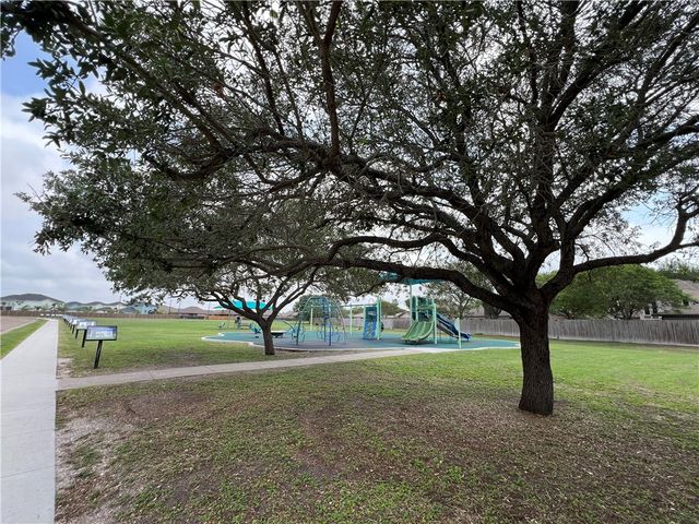 105 Chispa Dr, Portland, TX 78374
