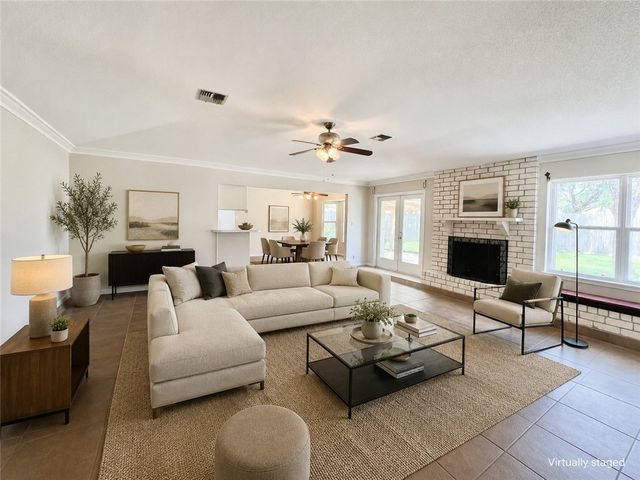 105 Chispa Dr, Portland, TX 78374