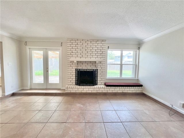 105 Chispa Dr, Portland, TX 78374