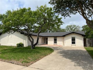 105 Chispa Dr, Portland, TX 78374