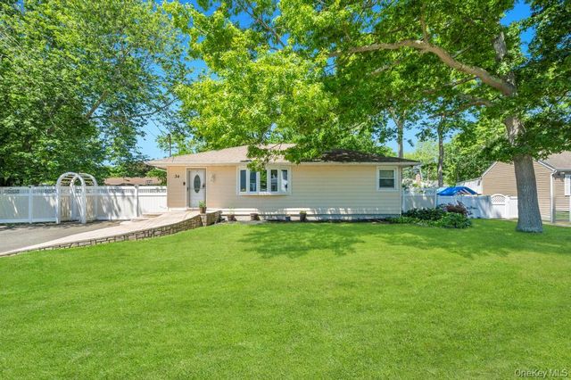 34 Windus Drive, Shirley, NY 11967