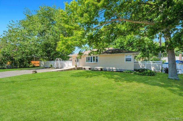 34 Windus Drive, Shirley, NY 11967