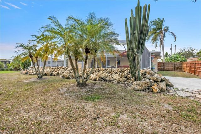 4013 SW 2nd PL, Cape Coral, FL 33914