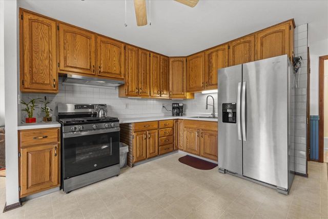 6410 237th AVENUE, Salem, WI 53168