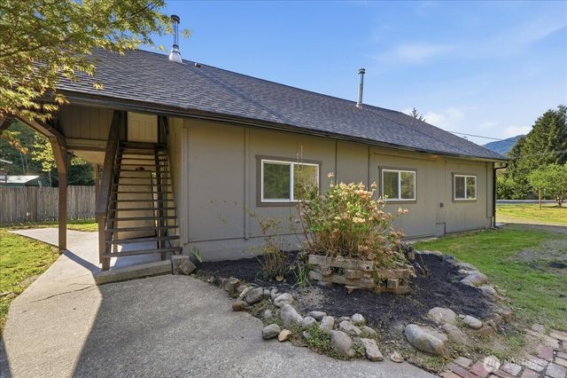 11124 Mountain View Drive, Granite Falls, WA 98525