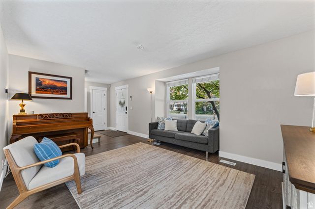 7268 S MACINTOSH LN, Cottonwood Heights, UT 84121