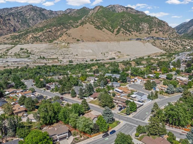 7268 S MACINTOSH LN, Cottonwood Heights, UT 84121