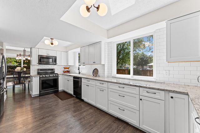7268 S MACINTOSH LN, Cottonwood Heights, UT 84121