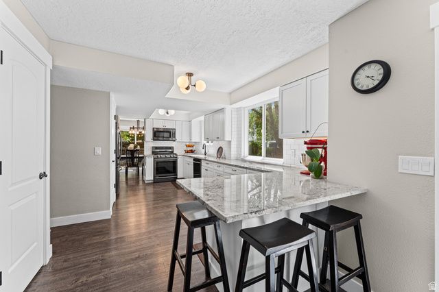 7268 S MACINTOSH LN, Cottonwood Heights, UT 84121