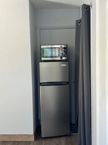 1421 SE 2nd Street E, Deerfield Beach, FL 33441