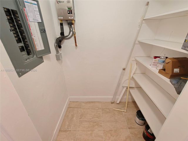 1812 N 40th Ave, Hollywood, FL 33021