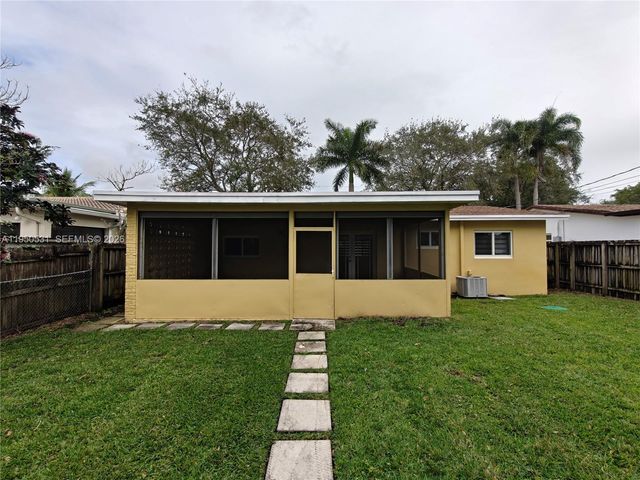 1812 N 40th Ave, Hollywood, FL 33021