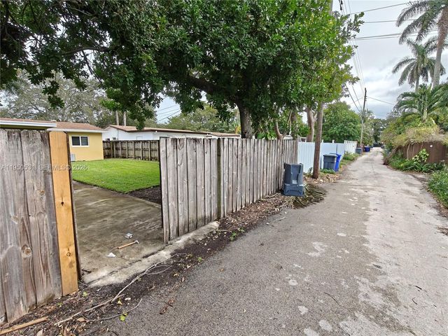 1812 N 40th Ave, Hollywood, FL 33021