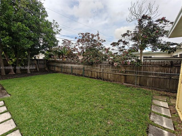 1812 N 40th Ave, Hollywood, FL 33021