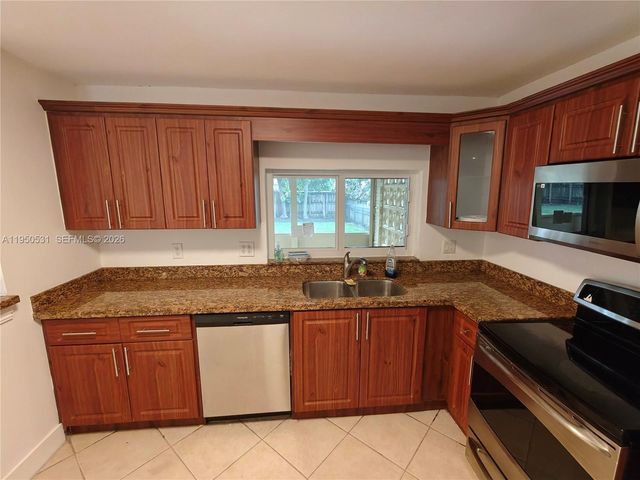 1812 N 40th Ave, Hollywood, FL 33021