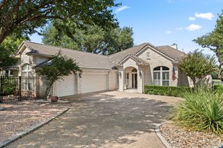 35 Hightrail WAY, The Hills, TX 78738