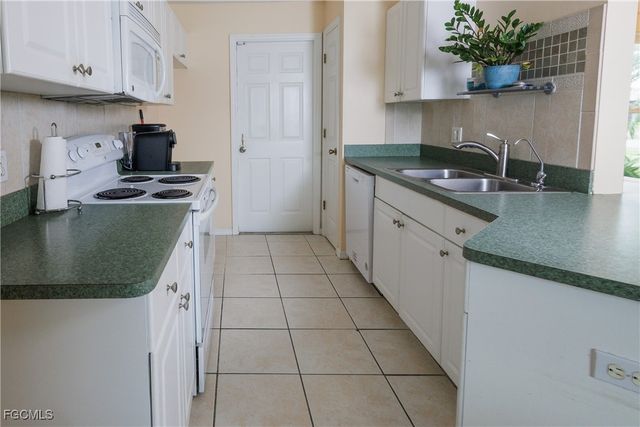 626 NW 8th TER, Cape Coral, FL 33993