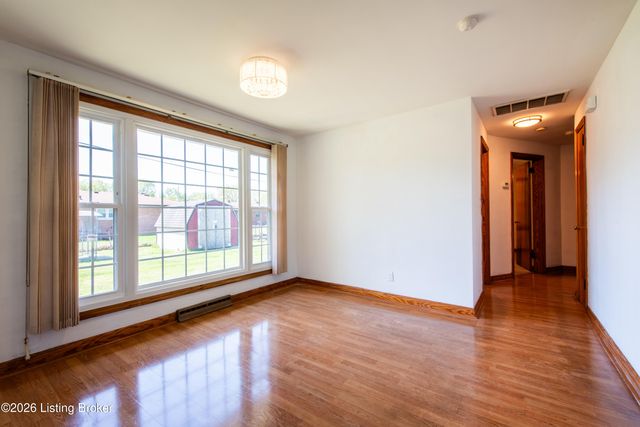 2528 Hampstead Dr, Louisville, KY 40216