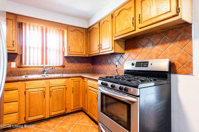 2528 Hampstead Dr, Louisville, KY 40216
