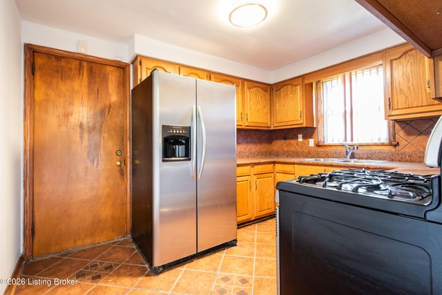 2528 Hampstead Dr, Louisville, KY 40216