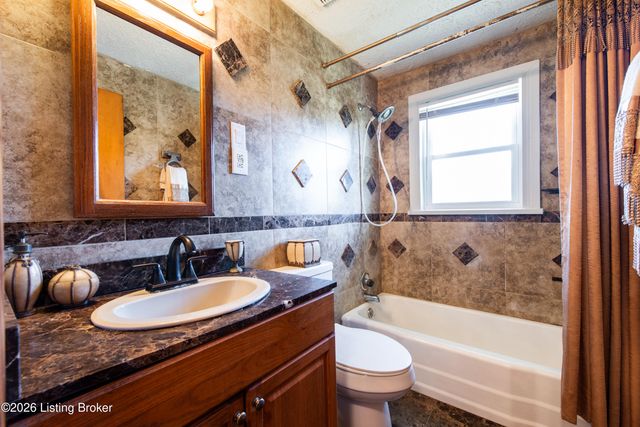 2528 Hampstead Dr, Louisville, KY 40216