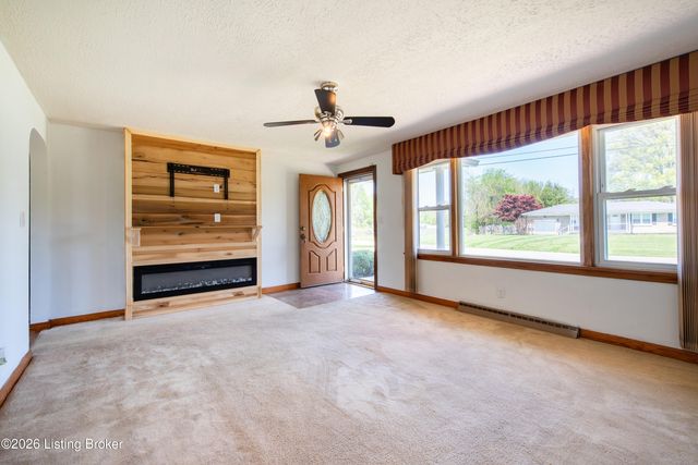 2528 Hampstead Dr, Louisville, KY 40216