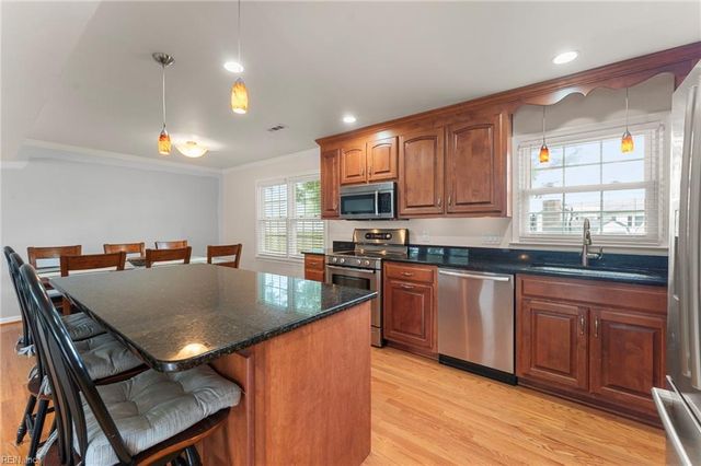 6 Pavilion PL, Hampton, VA 23664