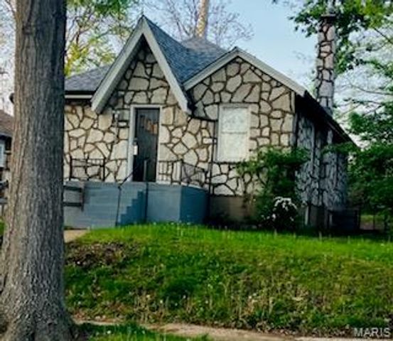 6743 Edison Avenue, St Louis, MO 63121