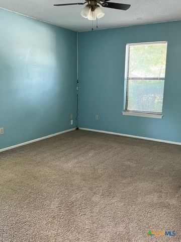 1302 S Mesquite Avenue, New Braunfels, TX 78130