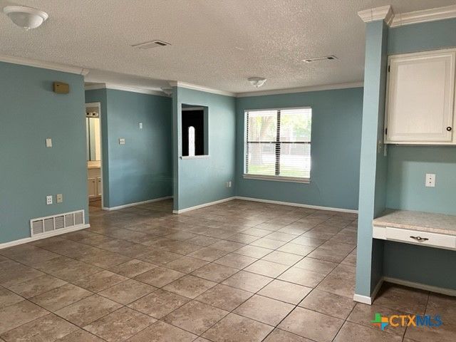 1302 S Mesquite Avenue, New Braunfels, TX 78130