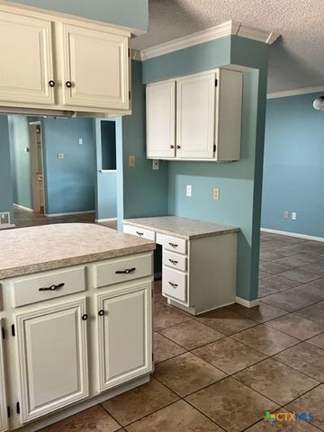 1302 S Mesquite Avenue, New Braunfels, TX 78130
