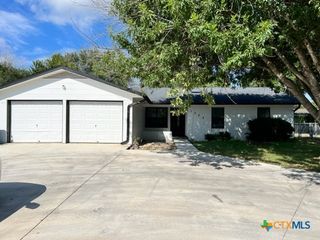 1302 S Mesquite Avenue, New Braunfels, TX 78130